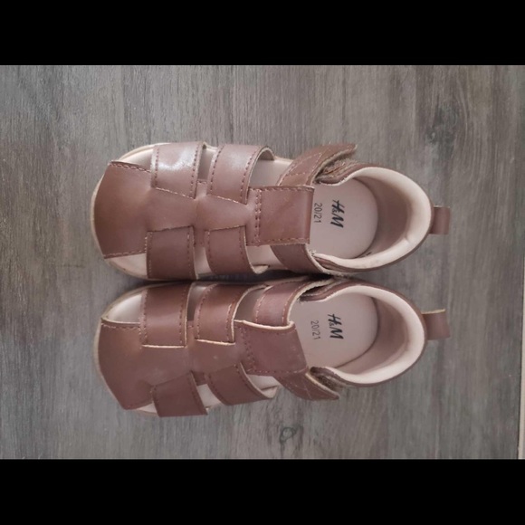 ⭐️2/25⭐️
H&M Sandals - Picture 2 of 5